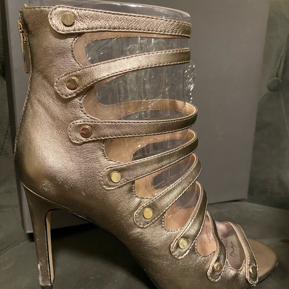 Vince Camuto Womens Bronze Leather Strappy Pumps - Picture 2 of 8